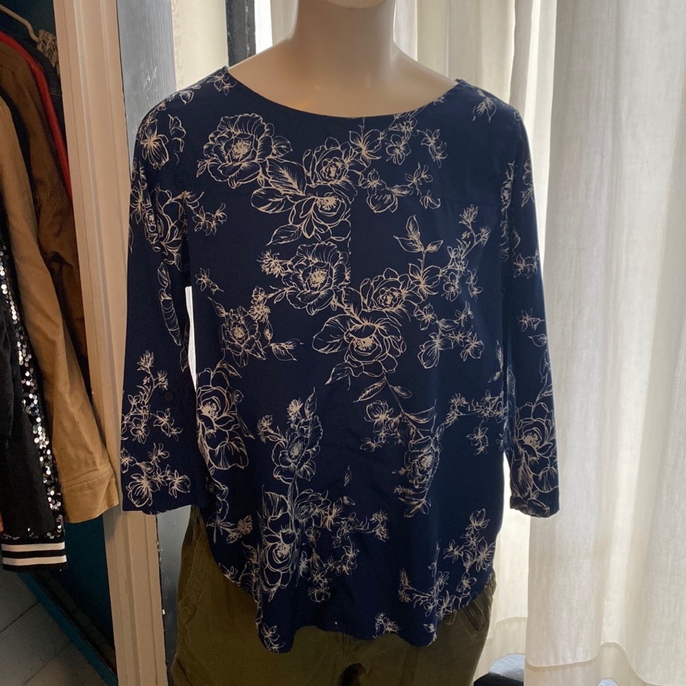 Valerie Stevens women’s blue and white floral blouse size Large